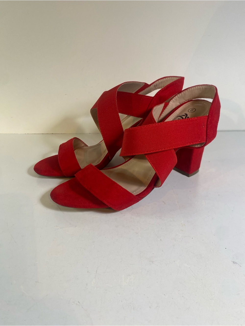 Trary Chunky Heels Red Elastic Strap Sandals Size 8 Small Divet On Toe Bed